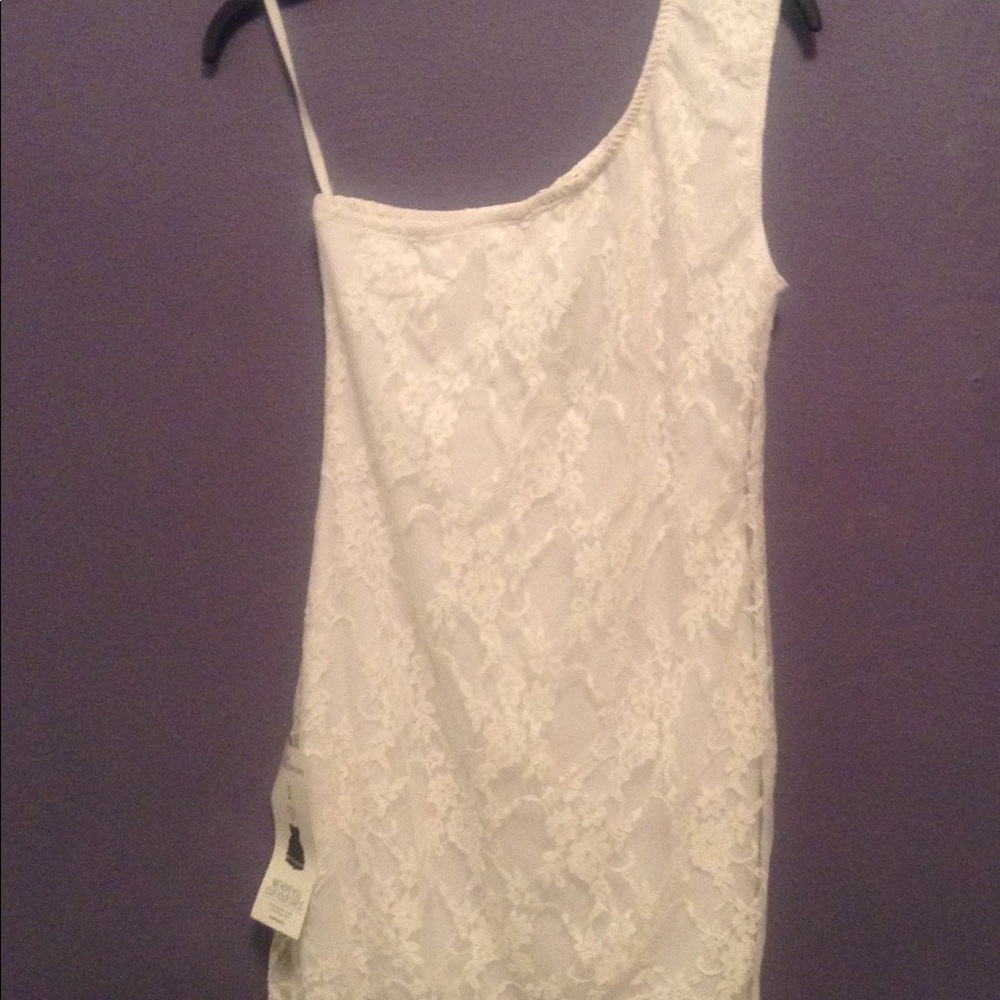 White One shoulder lace dress